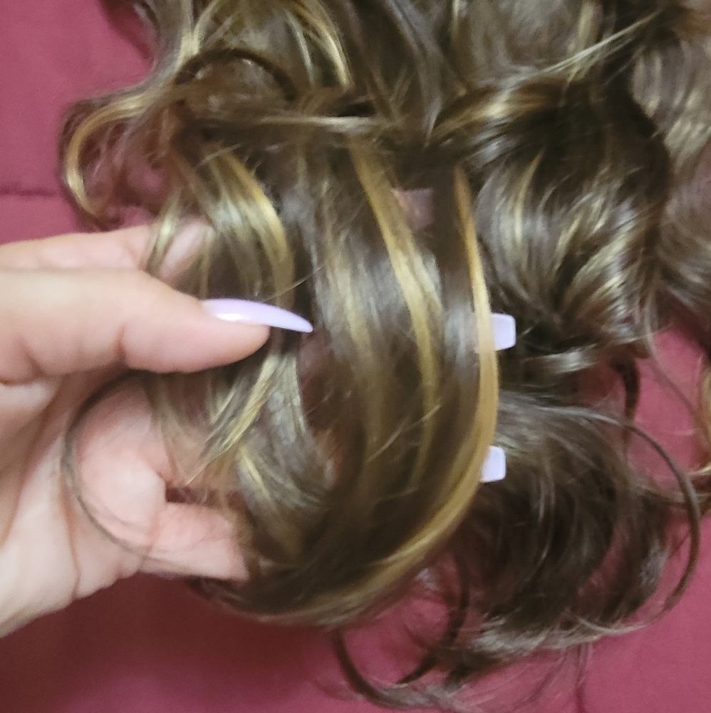 Beautiful Synthetic Long Hair Wig - Picture 6 of 8